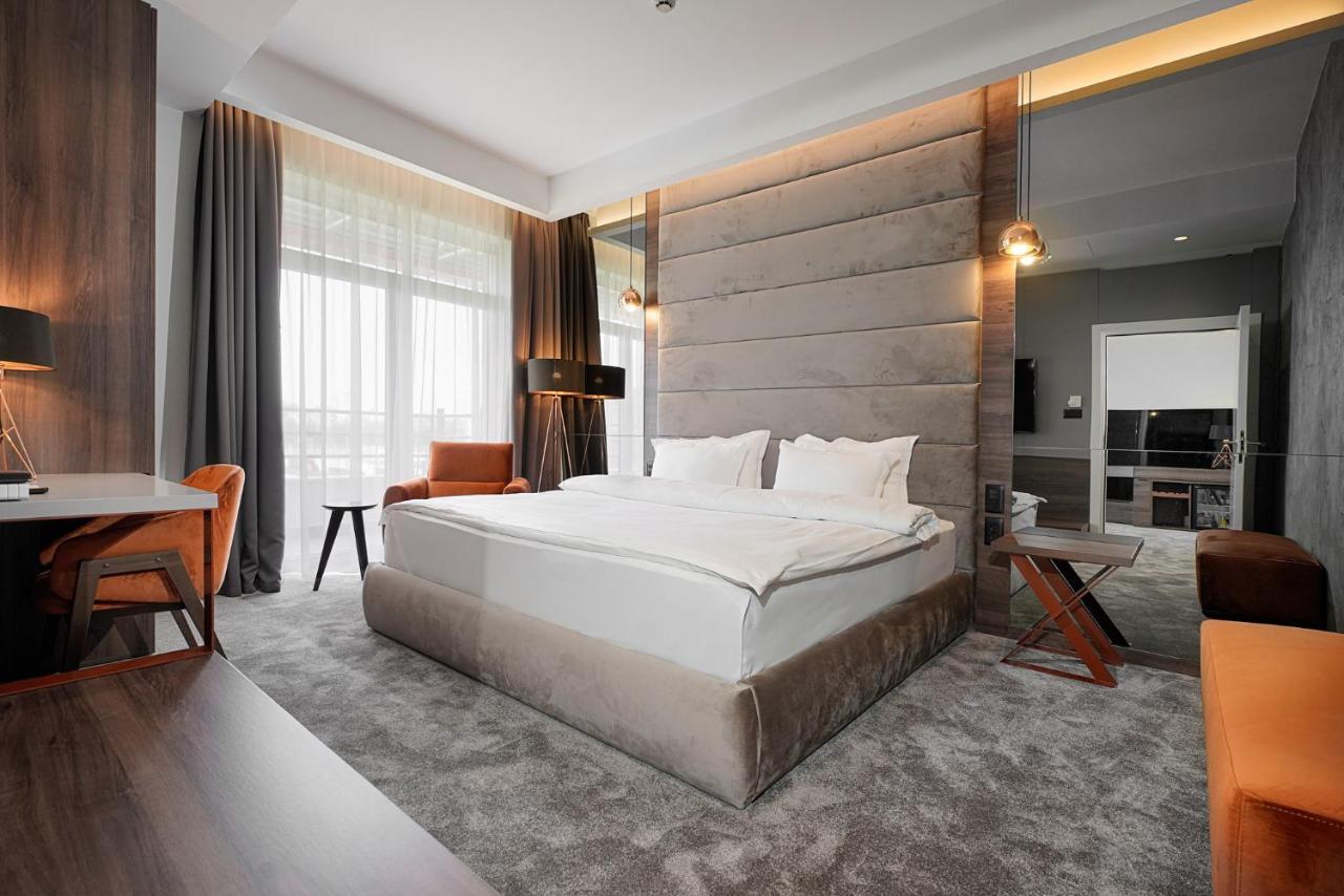 Hotel Srbija Lux Стара-Пазова Экстерьер фото
