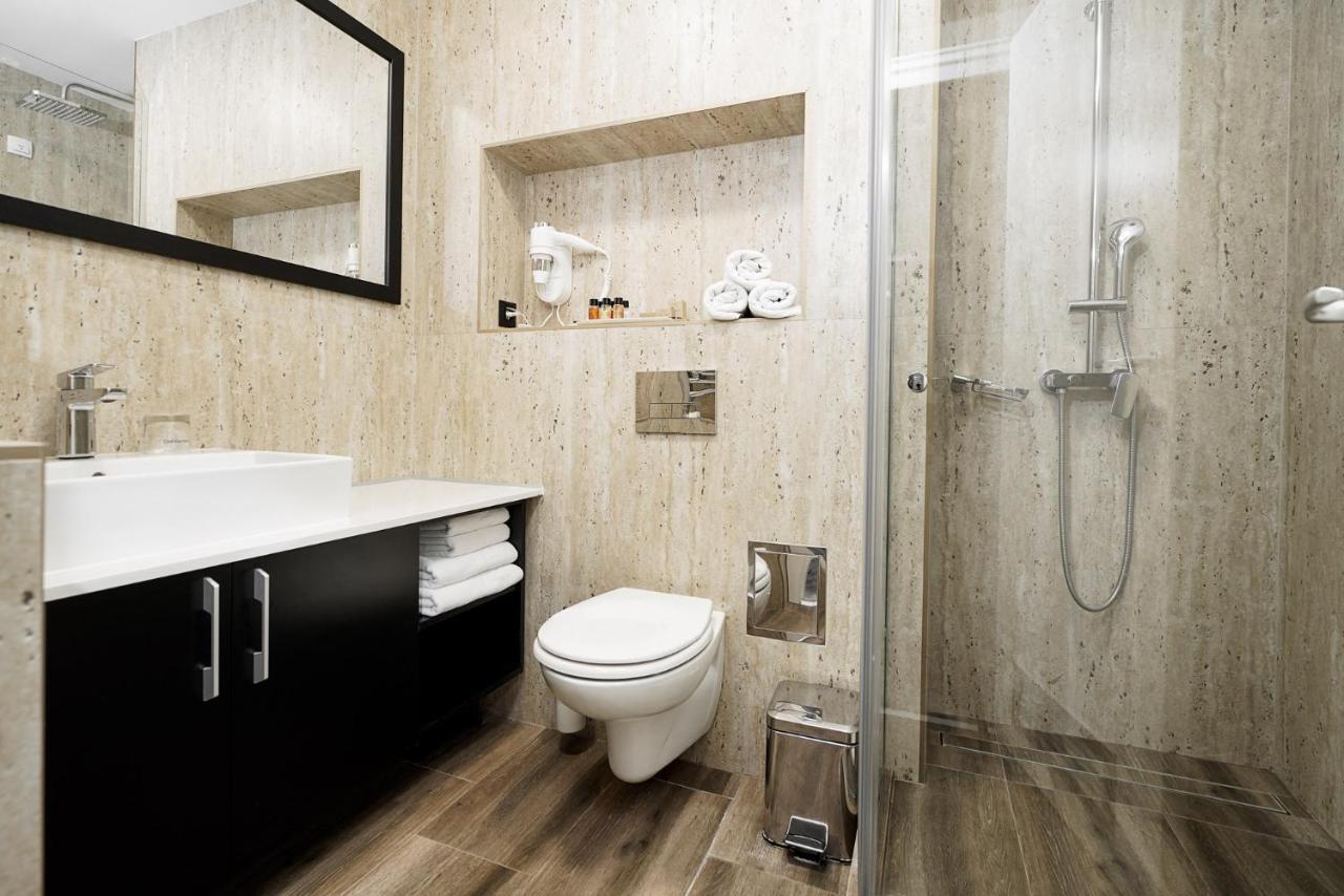 Hotel Srbija Lux Стара-Пазова Экстерьер фото