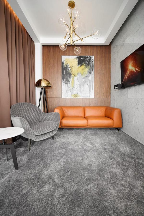 Hotel Srbija Lux Стара-Пазова Экстерьер фото