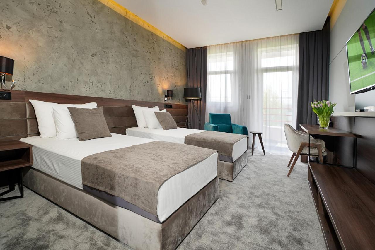 Hotel Srbija Lux Стара-Пазова Экстерьер фото
