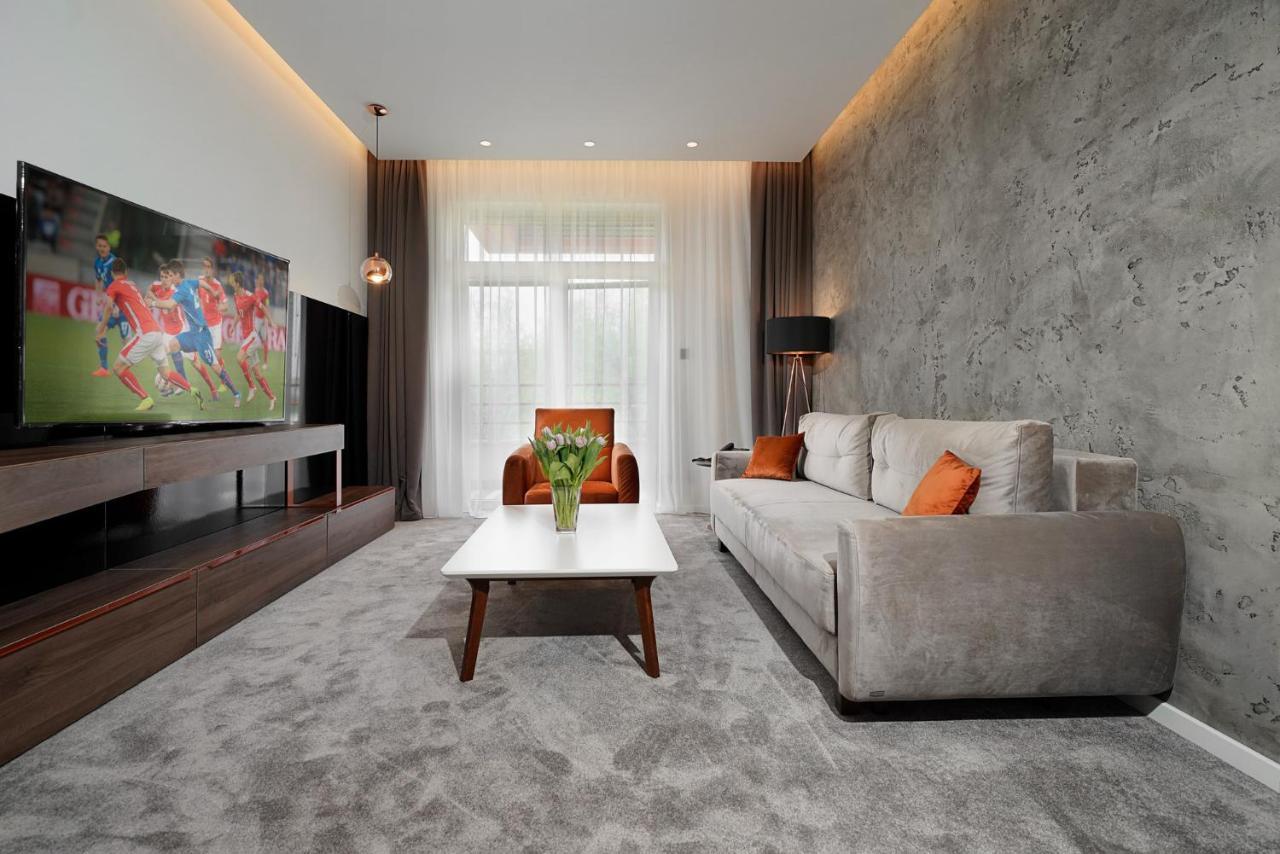 Hotel Srbija Lux Стара-Пазова Экстерьер фото