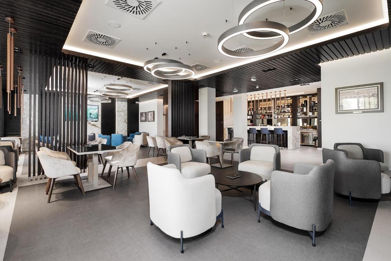 Hotel Srbija Lux Стара-Пазова Экстерьер фото