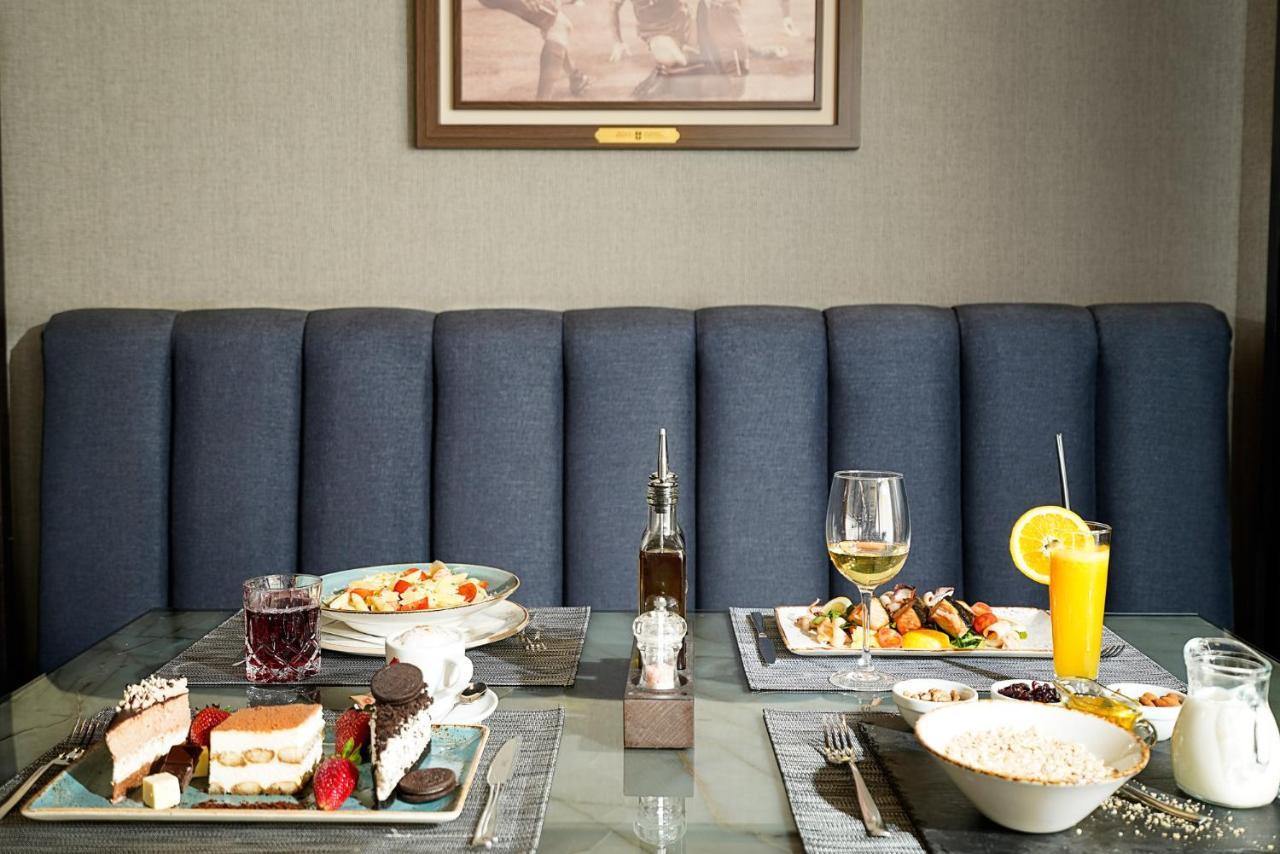 Hotel Srbija Lux Стара-Пазова Экстерьер фото