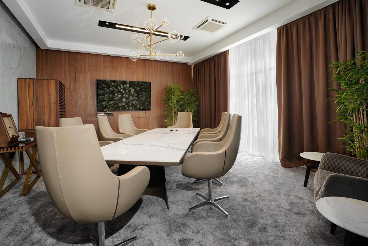 Hotel Srbija Lux Стара-Пазова Экстерьер фото