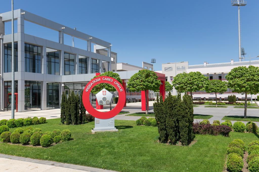 Hotel Srbija Lux Стара-Пазова Экстерьер фото